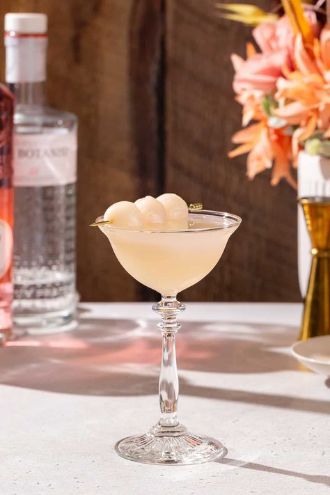 This Lychee Gin Martini is an elegant lychee cocktail with both lychee fruit and lychee liqueur. This is such an easy and elegant sip! Great for a Valentine's Day cocktail or for any fancy occasion. Lychee, gin and dry vermouth work perfectly together. Garnish with some fresh lychee fruits for an even prettier drink! Lychee Cocktail, Gin Martini, Lychee Martini, Lychee Fruit, Dry Vermouth, Pretty Drinks, Summer Entertaining, Vermouth, Liqueur