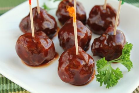 Sweet and Sour Meatballs Bourbon Meatballs, Grape Jelly Meatballs, Cocktail Meatballs, Spicy Meatballs, Sweet And Sour Meatballs, Fennel Seeds, Sweet And Sour, Cranberry Sauce, Meatball Recipes