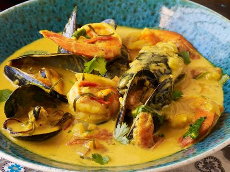 Curried Coconut-Seafood Soup (Seafood Rassa) Soup Seafood, Seafood Soup Recipes, Curry Food, Seafood Chowder, Seafood Stew, Seafood Soup, Pescatarian Recipes, Dinner Appetizers, Minced Meat