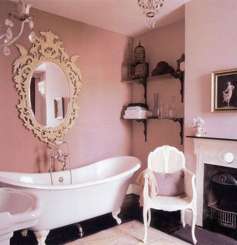 vintage bathroom decor | ... articles around home storage and house moving , as well as decor Small Vintage Bathroom, Bathroom French Country, Romantic Bathrooms, Shabby Chic Apartment, Glamorous Bathroom, Vintage Bathroom Decor, Eclectic Bathroom, Apartment Chic, Casa Vintage