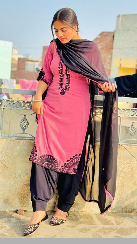 #BEAUTY ,#REALATIONSHIPS #Fashion #Outfits #Summer Outfits #Animals Girls Suits Punjabi, Poses In Punjabi Suit, Salwar Suit Girl, Poses For Karwachauth, Black Salwar Suit, Black Salwar, Patiala Salwar Suits, Designer Punjabi Suits