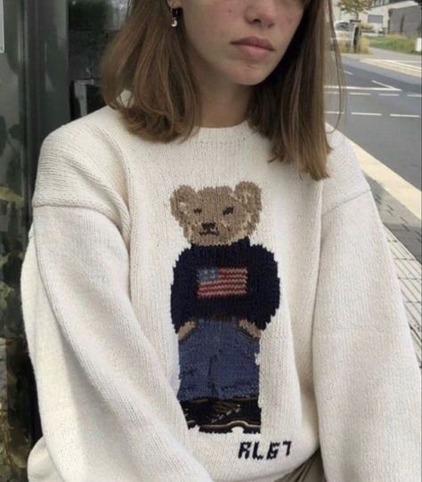 Ralph Lauren Sweater Outfit, Polo Bear Ralph Lauren, Bear Sweater, Polo Bear, Stockholm Fashion, Ralph Lauren Outfits, Mode Inspo, Ralph Lauren Sweater, 가을 패션