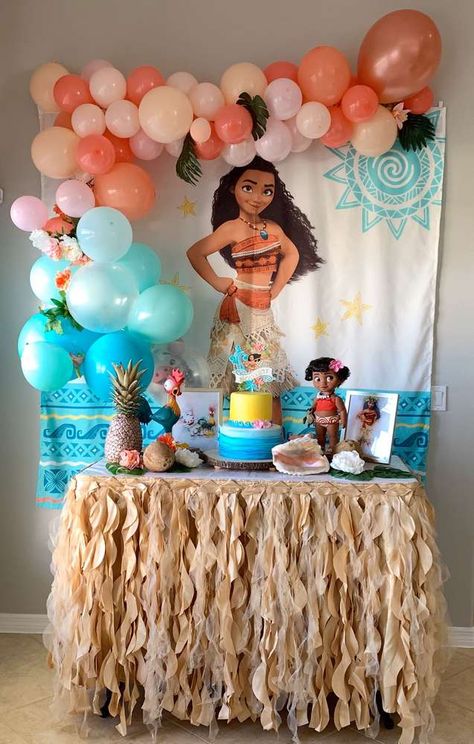 Make Way! Make Way! Scarlett is 5! | CatchMyParty.com Moana Birthday Party Cake, Disney Moana Birthday Party, Moana Birthday Decorations, Moana Party Decorations, Moana Birthday Party Ideas, Moana Decorations, Moana Birthday Cake, Moana Birthday Party Theme, Moana Theme Birthday