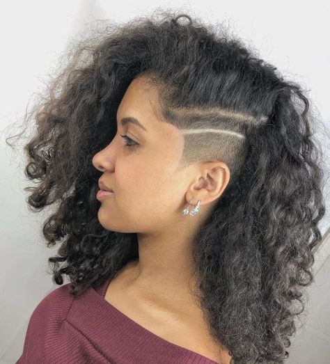 Natural Comb-Over Hair with Undershave Side Shaved Hair, Shaved Side Haircut, Shaved Hairstyles For Women, Long Hair Shaved Sides, Undercut Curly Hair, Side Haircut, Side Shaved, Hair Cut Ideas, Shaved Hairstyles