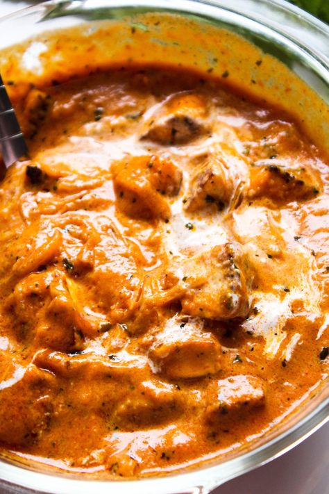 Rich, delicious and naturally creamy Indian style cashew paneer (cottage cheese) curry made with simple pantry ingredients. Easy Indian vegetarian curry to enjoy with rice or naan.  #meatless #vegetarian #restaurant #style #curry #curries #recipe #paneer #cottage #cheese #Indian #authentic #cashew #dinner #lunch #orange #tomato #onion #gravy #simple #pantry #staple #easy #quick #basic Authentic Vegetarian Indian Recipes, Cashew Curry Vegetarian, Parsi Recipes, Garlic Naan Recipe, Paneer Curry, Paneer Dishes, Simple Pantry, Pantry Ingredients, Curry Recipes Indian