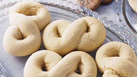 Swedish Kringla Kringla Cookies, Kringla Recipe, Top Christmas Cookies, Swedish Cookies, Craving Carbs, Short Bread, Norwegian Food, Scandinavian Food, Desserts For A Crowd