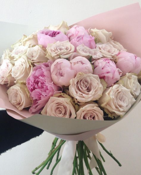 Roses And Peonies Bouquet, Rose And Peony Bouquet, Peony And Rose Bouquet, Dynasty Series, Peonies And Roses, Roses And Peonies, Peony Bouquet, Love Roses, Roses Bouquet