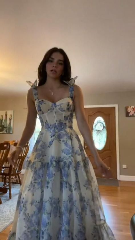 Floral Print Prom Dress, Prom Dress Inspo, Printed Prom Dresses, School Dance Dresses, Stunning Prom Dresses, Prom Dress Inspiration, Cute Prom Dresses, Pretty Prom Dresses, Fairytale Dress