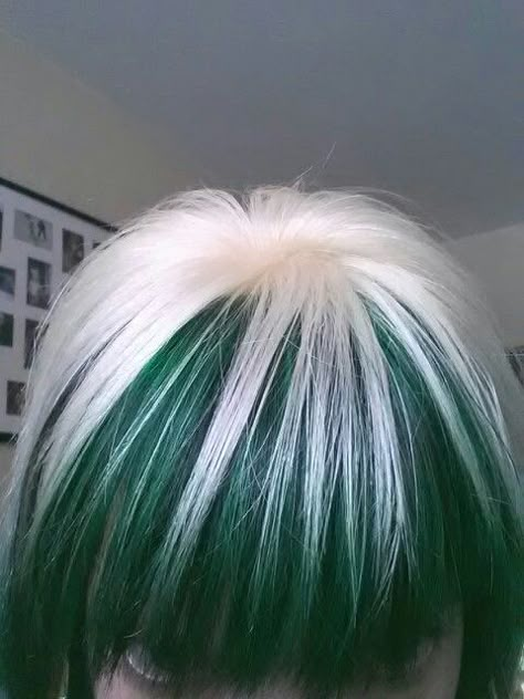 Green Hair Ideas For Blondes, Forest Green And Blonde Hair, Emerald And Blonde Hair, Green Blonde And Black Hair, Blonde And Emerald Green Hair, White Hair With Green Highlights, Blonde And Dark Green Hair, Blonde And Green Highlights, Green Hair Streaks Blonde