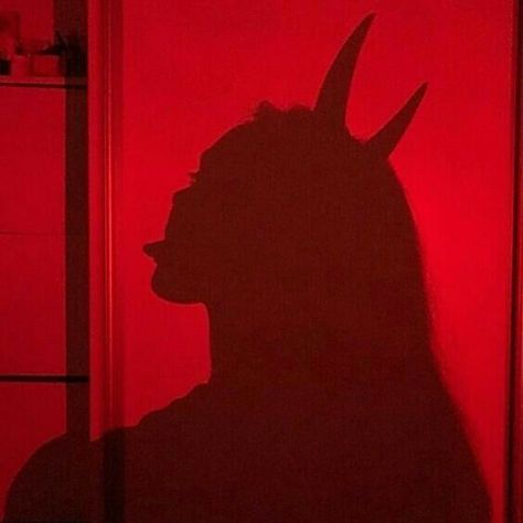 Devil Aesthetic, Red Aesthetic Grunge, Red And Black Wallpaper, Dark Red Wallpaper, Bad Girl Wallpaper, Red Pictures, Red Wall, Shadow Pictures, Edgy Wallpaper