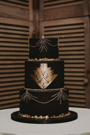 1920s Cake, Wedding Cake Color, Gatsby Cake, Art Deco Wedding Cake, Gatsby Birthday Party, Roaring 20s Wedding, 20s Wedding, Art Deco Cake, Black And Gold Wedding