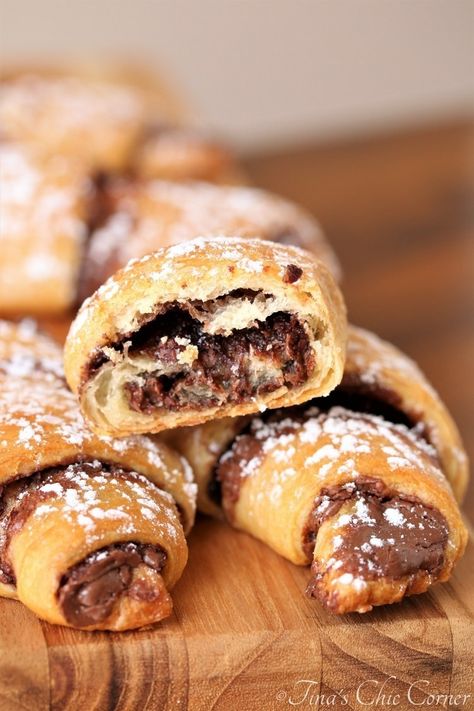 Dessert With Crescent Rolls, Croissant Nutella, Nutella Crescent Rolls, Crossant Recipes, Nutella Croissant, Crescent Roll Dessert, Nutella Cookie, Nutella Recipes Easy, Desserts With Chocolate Chips