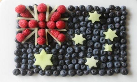 Aussie fruit flag - Kidspot Fruit Flag, Australian Party, Australia Day Celebrations, Australia Party, Aus Day, Flag Food, Fruit Platter Designs, Aussie Food, Australian Food