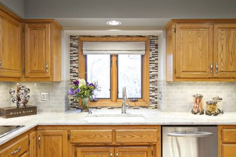 Trying to find the right granite to match your oak cabinets? Here are seven granites that pair well with oak and tips for incorporating oak into your contemporary kitchen design.  http://www.archcitygranite.com/granite-colors-that-will-match-with-oak-cabinets-perfectly/  #ArchCity #granite #oakcabinets Honey Oak Trim, Pallets Projects, Honey Oak Cabinets, Cabinets Makeover, Painting Oak Cabinets, Oak Cupboard, Oak Kitchen Cabinets, Charming Kitchen, Eclectic Kitchen