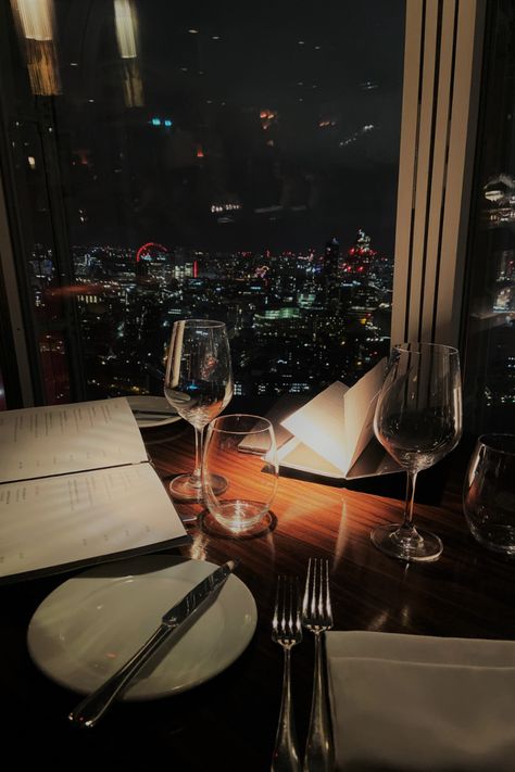 #AquaShard #DateNight #LondonAtNight #London #LondonAfterDark #CityAesthetics #CityLife Diner Aesthetic Night, London Date Night, Date Night London, London Dinner, Diner Aesthetic, London At Night, Friends Adventures, Royal City, Pretty Pens