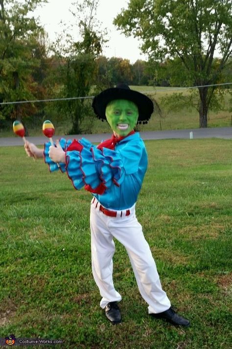 Jim Carrey's The Mask Costume - 2017 Halloween Costume Contest #funnyhalloweencostumes Costumes Faciles, Halloween Costume Couple, 2017 Halloween Costumes, Punny Halloween Costumes, Halloween Costume Puns, Makeup Zombie, Cosplay Kids, Costumes Funny, Halloween Costumes Ideas