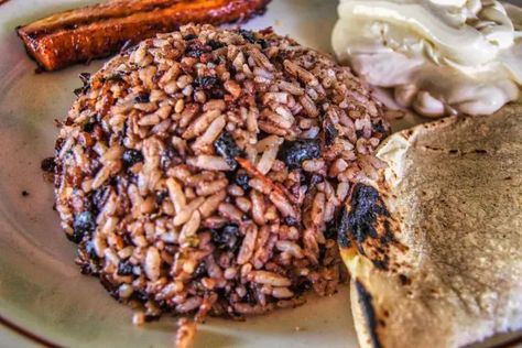 Easy Nicaraguan Gallo Pinto Recipe Gallo Pinto Recipe Nicaraguan, Nicoya Recipes, Nicaraguan Food Recipes, Gallo Pinto Recipe, Central American Food, Nicaraguan Food, Honduran Recipes, Gallo Pinto, Pickled Cabbage