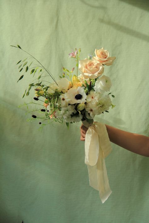 Toad Lilies, Bridal Bouquet Modern, Neutral Bridal Bouquet, Trailing Bouquet, Modern Bridal Bouquets, Vintage Bridal Bouquet, Neutral Contemporary, Modern Bouquet, Sea Oats