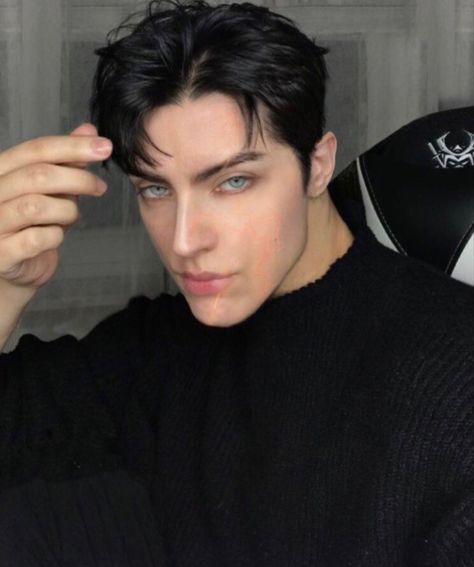 Villain Hairstyles Male, Black Hair Blue Eyes Boy, Villain Lady, Beatiful People, Male Pose Reference, Grunge Guys, Snk Cosplay, Gay Aesthetic, Ishikawa