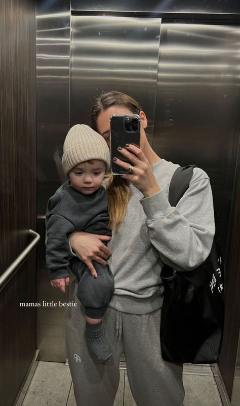 Mom And Son Goals, Au Pair Aesthetic, Boy Mom Aesthetic, Newborn Quotes, Baby Captions, Mother Baby Photography, Baby Pictures Newborn, Family Vibes, Mommy And Son