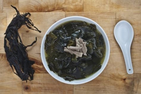 Asian American Mothers and Postpartum Food Traditions: Korean Seaweed Soup Recipe | Hyphen magazine - Asian American arts, culture, and politics Seaweed Soup Recipe, Korean Seaweed Soup, Postpartum Food, Postpartum Recipes, Seaweed Soup, Postpartum Health, About Pregnancy, Sea Vegetables, American Mom