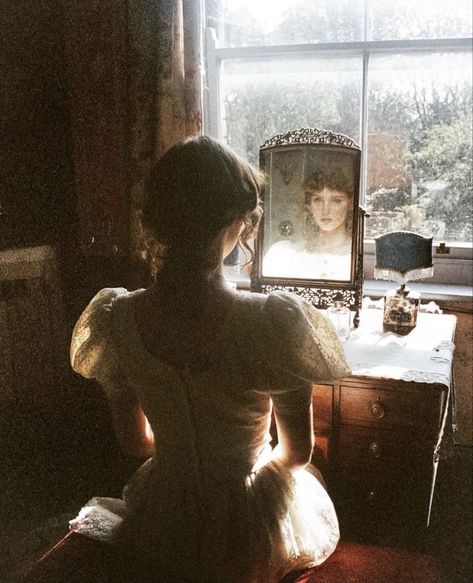 Rokoko Aesthetic Girl, Regency Photography, Rokoko Aesthetic, 1800s Aesthetic, Light Acadamia, Era Victoria, Instagram Visual, Victorian Aesthetic, Victorian Photos