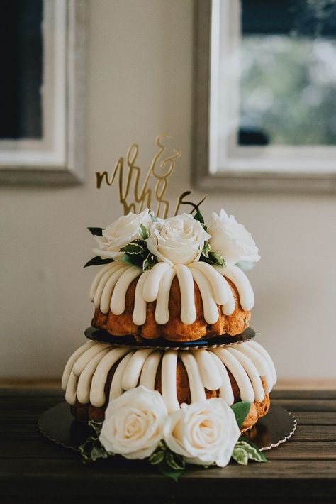 Two tier bundt wedding cake | Image by Light Sky Photography Bundt Wedding Cake, Everything Bundt Cakes, Cake Centerpieces, Black And White Wedding Theme, Two Tier Cake, Cake Image, Small Wedding Cakes, Wedding Sweets, Wedding Display