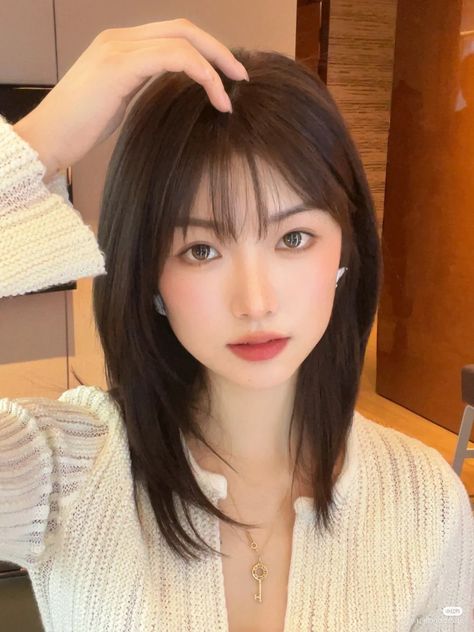 Japanese Medium Hairstyle, Trending Asian Hairstyles, Medium Length Korean Hairstyle, Japanese Girl Haircut, Japanese Hairstyle Medium, Japanese Medium Hair, Japanese Haircut Medium, Short Hair Japanese Style, Hair Styles For Medium Length 2020