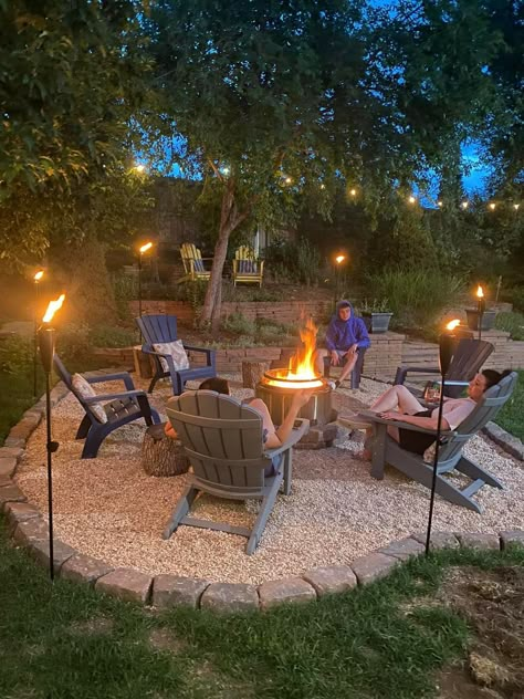 Pea Stone Fire Pit Area, Cute Backyard Ideas, Steel Decor, Outdoor Fire Pit Area, Diy Backyard Patio, Outdoor Fire Pit Designs, Fire Pit Landscaping, Backyard Fireplace, Backyard Renovations