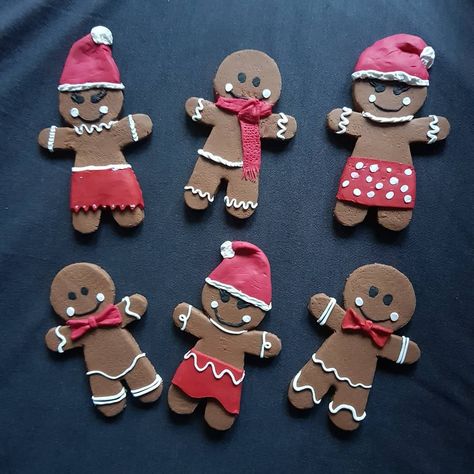 Xmas Ginger bread decoration #1 #fimo #xmas #gingerbread #mickasz Ginger Bread Decorations Xmas, Bread Decoration, Xmas Gingerbread, Clay Modelling, Clay Christmas Decorations, Christmas Gingerbread Men, Clay Crafts Air Dry, Sweet Food, Christmas Window