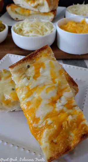 Monterey Jack Cheese Bread, Green Chili Cheese Squares, Chili Cheese Bread Recipe, Garlic Cheese Bread Recipe, Cheese Squares, Cheese Bread Recipe, Cheese Cheddar, Homemade Flour Tortillas, Muffins Recipes