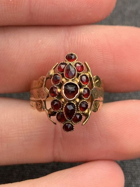 Vintage Inspired Wedding Rings, Christmas Rings, Gold Garnet Ring, Georgian Ring, Antique Rings Vintage, Interesting Jewelry, Christmas Ring, Georgian Jewelry, Antique Wedding Rings