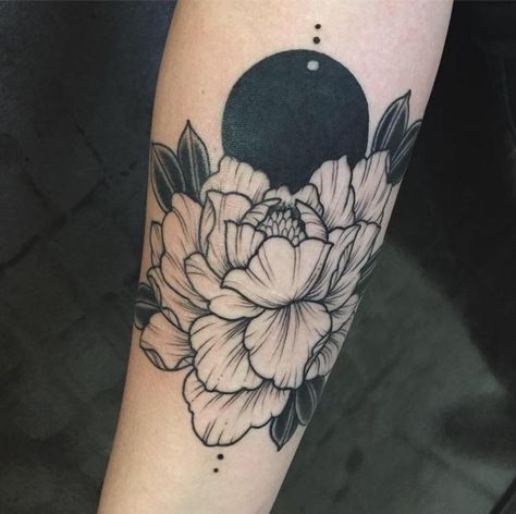 Flower Cover Up Tattoos, Tatuaje Cover Up, Infected Tattoo, Cover Up Tattoos For Women, Cream Tattoo, Tattoo Coverup, Black Tattoo Cover Up, Circle Tattoo, Circle Tattoos