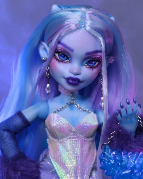 Restyled Abbey 💙 #monsterhigh #rainbowhigh #monsterhighdoll #dollcollector #dollstagram #instadoll #doll #dolls #dollphoto #dollrepaint… | Instagram Lol Omg Doll Repaint, Monster High Ooak Dolls, Ooak Dolls Monster High, Custom Dolls Repaint, Doll Reroot, Doll Customs, Doll Customization, Custom Monster High Dolls, Monster High Custom