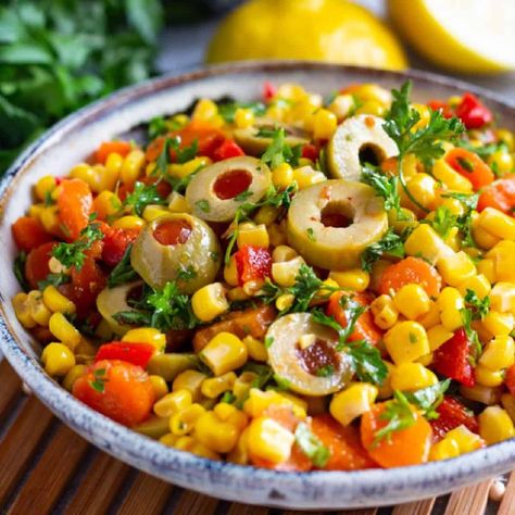 This Mediterranean corn salad is easy, delicious ready in 10 minutes!. Drizzled with a zesty dressing, this is the perfect summer salad! Mediterranean Corn Salad, Amazing Easy Recipes, Salad Mediterranean, Corn Salad Recipe, Salads Recipes, Corn Salad Recipes, Vegetarian Salads, Summer Corn Salad, Mediterranean Food