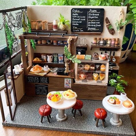 Miniature Cafe, Room Box Miniatures, Dolls House Shop, Miniatures Diy, Diy Doll Miniatures, Mini Doll House, Miniature Dollhouse Furniture, House Shop, Dollhouse Miniatures Diy