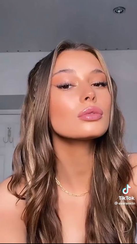 Angel Makeup Look, Vs Angel Makeup, Angel Makeup, Ash Brown Hair Color, Blonde Aesthetic, Dewy Makeup, Minimal Makeup, Ethereal Makeup, Fancy Makeup