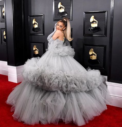 Ariana Grande Grammys, Dress Fashion Photography, Grammys 2020, Grammy Dresses, Gowns Plus Size, Grey Evening Dresses, Split Prom Dresses, Fashion Gowns, Scream Queens