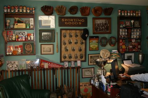 Vintage Sports Room Man Cave, Vintage Sports Man Cave, Baseball House Decor, Baseball Memorabilia Display Ideas, Sport Memorabilia Display Wall, Sports Room Ideas Man Caves, Sports Memorabilia Display Ideas, Sports Memorabilia Display Wall, Sports Gallery Wall