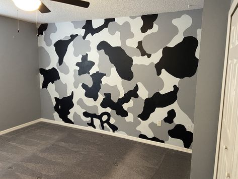 Camo Painted Walls, Camo Wall Paint, Kids Accent Wall, Camo Bedroom, Camo Wall, Camo Rooms, Boy Room Themes, Boy Room Paint, Hunter Room