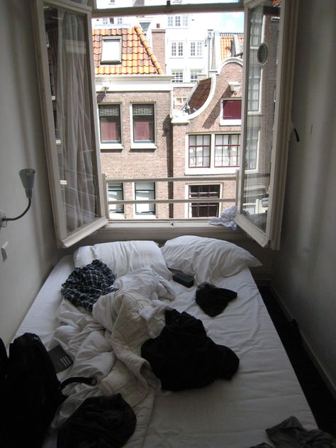 Amsterdam Bedroom, Amsterdam Home Interior, Aesthetic City Bedroom, Small New York Bedroom Aesthetic, Bedroom View City, New York Bedroom View, Big Window Bedroom City, Aesthetic Rooms, Dreamy Room