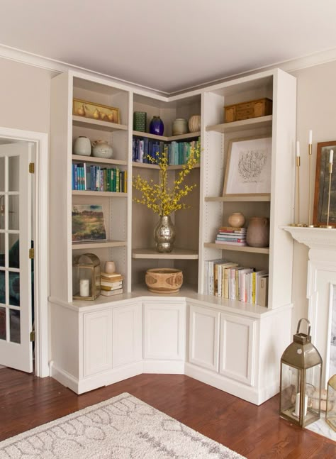 Ikea Built In Corner Bookcase, Corner Bookcase Living Room, Corner Book Shelves Ideas, Corner Bookcase Ideas, Corner Units Living Room, Built In Corner Bookshelves, Study Shelving, Corner Built In Shelves, Bookcases Ideas