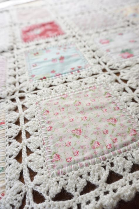 149 Crochet Quilt Tutorial, Tea Crochet, Crochet Quilt, Crochet Fabric, Crochet Borders, Diy Quilt, Things Happen, Crochet Squares, Crafty Craft