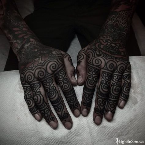 guy le tatooer Dark Finger Tattoos Men, Guy Fieri Tattoo, Guy Le Tattooer, Finger Tats, Finger Tattoos, Body Mods, Girl Tattoos, Blackwork, Hand Tattoos