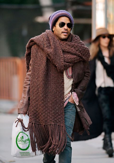 Good News: Blanket Scarf Season Is (Almost) Here Cool Summer Outfits Men, Wear A Scarf, Big Scarf, Mens Summer Outfits, How To Wear A Scarf, Scarf Outfit, Cool Summer Outfits, Lenny Kravitz, Mens Fashion Fall