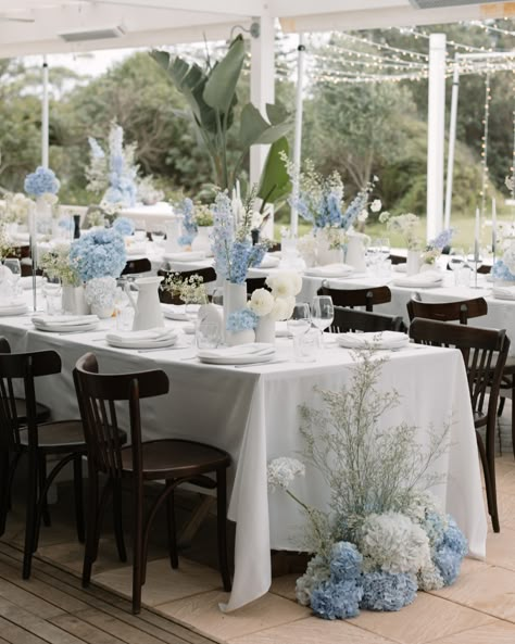 Long Table Centerpieces Wedding Hydrangeas, Wedding Welcome Flowers, Delphinium Centerpiece Wedding, Baby Blue Wedding Table Decor, Blue Hydrangea Centerpieces Wedding, Beachy Floral Arrangements, Blue Garden Party Wedding, Light Blue Wedding Table Decor, Blue Hydrangea Wedding Centerpieces