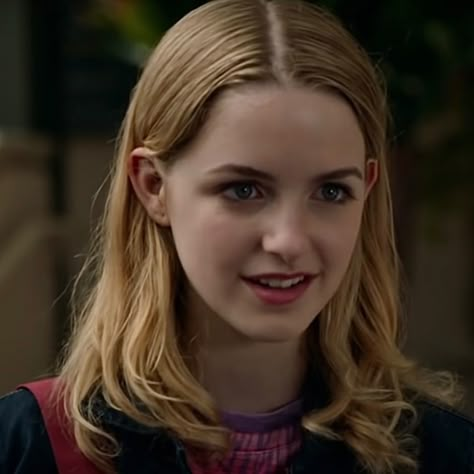 Emma Grossman, Mckenna Grace Face Claim, Paige Young Sheldon, Face Claims Female Blonde, Mckenna Grace Icons, Young Mckenna Grace, Blonde Period Face Claim, Blonde Teenage Faceclaim, Medieval Face Claims Female Blonde