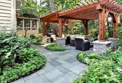 Fun Garden Art, Patio Images, Shade Landscaping, Bluestone Patio, Stone Patio, Easy Backyard, Patio Landscaping, Traditional Garden, Traditional Landscape