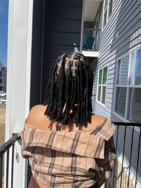 My hands have been wanting to try this style sooo bad for a long time! I got to do it TWICE in the same week!! Both in triangle and square shapes. Perfect for all those into short hair🔥🔥🔥 . Its called bantu-knot braid ends. #braids #shortbraids Short Braids With Knots At The End, Thick Knot Less Braids, Braids With Bumped Ends, Short Jumbo Braids With Curls, Bantu Braids, Short Jumbo Box Braids, Braids With Knots At The End, Large Box Braids Triangle Parts, Jumbo Braids Triangle Parts