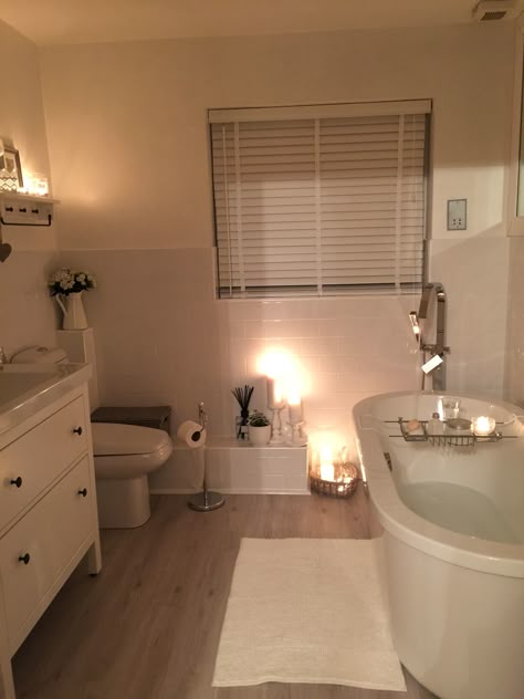 Blinds up , candles lit- some music on and I'm ready for a bath!! At Home Spa Aesthetic, Aestethic Bathroom, Comfy Bathroom, Cosy Bathroom, Spa Bathroom Decor, Home Bathroom Decor, Fancy Bathroom, Spa Bathroom, Future Apartment Decor